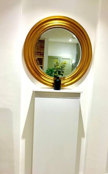 Brand New Apt - Beach Breeze Spacious 1-Bedroom Apartment With Parking - Sleeps 4 Ppl- Internet 伯恩茅斯 外观 照片