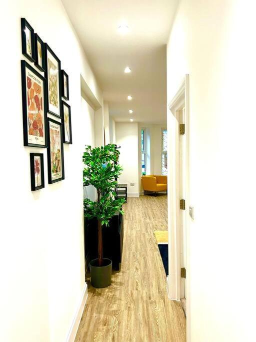 Brand New Apt - Beach Breeze Spacious 1-Bedroom Apartment With Parking - Sleeps 4 Ppl- Internet 伯恩茅斯 外观 照片