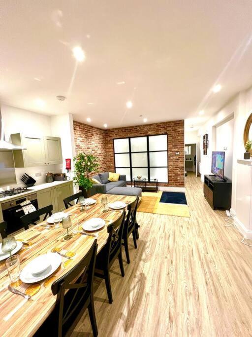 Brand New Apt - Beach Breeze Spacious 1-Bedroom Apartment With Parking - Sleeps 4 Ppl- Internet 伯恩茅斯 外观 照片