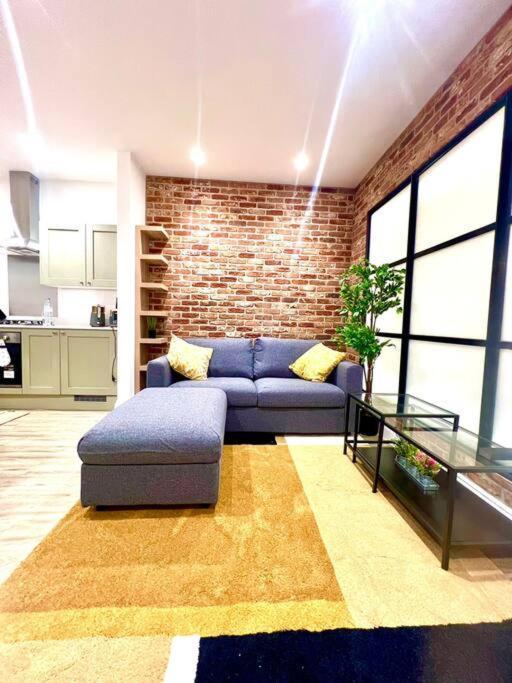 Brand New Apt - Beach Breeze Spacious 1-Bedroom Apartment With Parking - Sleeps 4 Ppl- Internet 伯恩茅斯 外观 照片