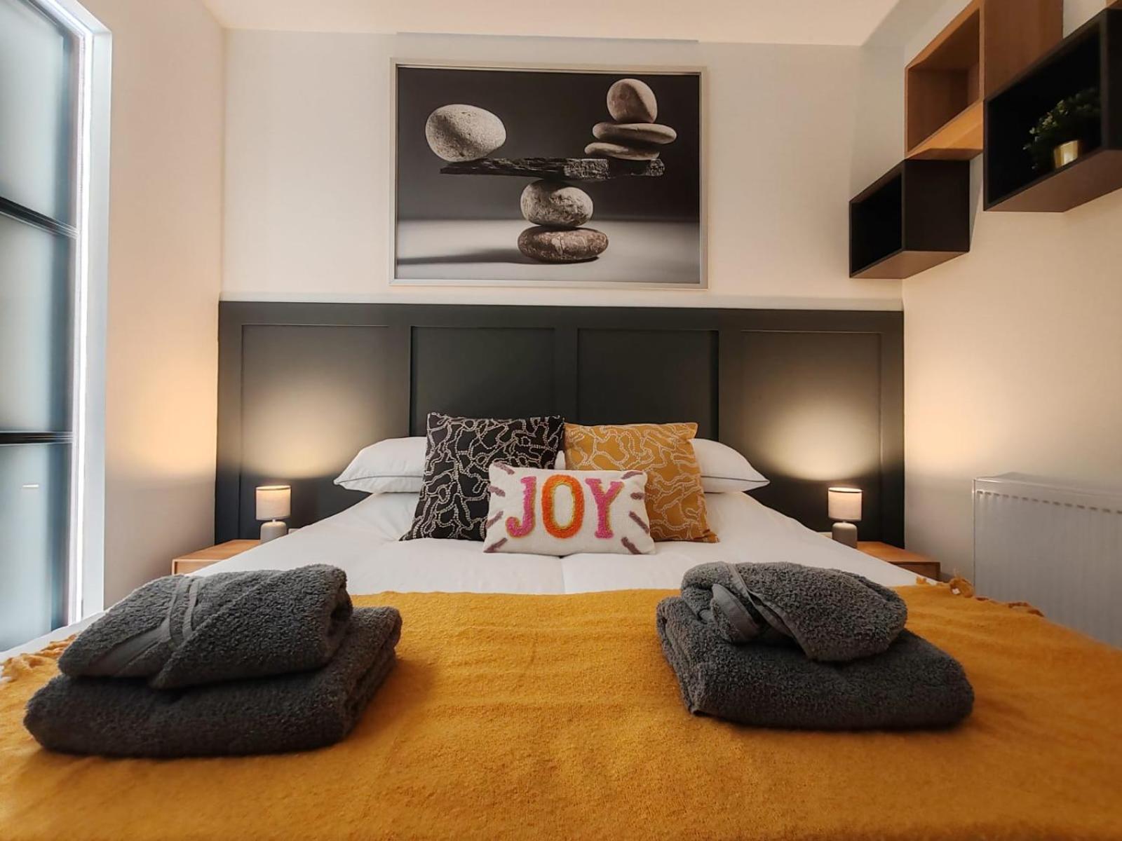 Brand New Apt - Beach Breeze Spacious 1-Bedroom Apartment With Parking - Sleeps 4 Ppl- Internet 伯恩茅斯 外观 照片