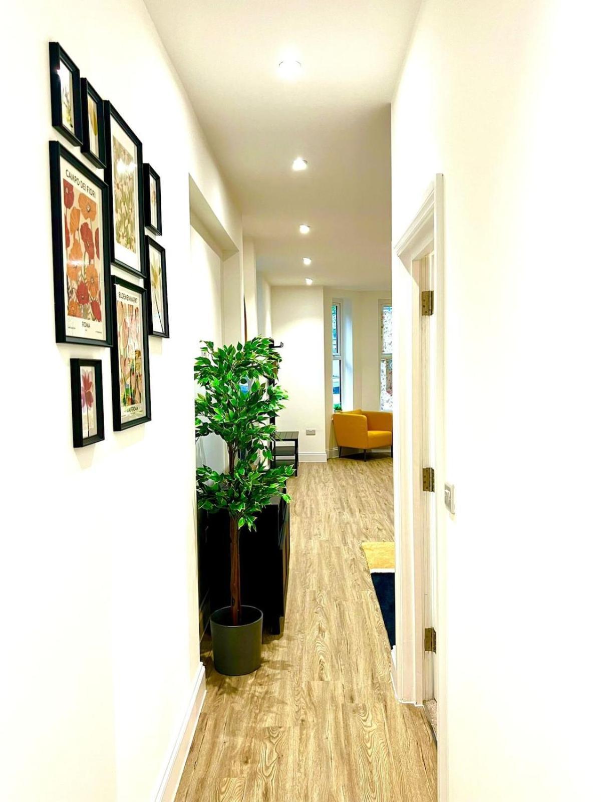 Brand New Apt - Beach Breeze Spacious 1-Bedroom Apartment With Parking - Sleeps 4 Ppl- Internet 伯恩茅斯 外观 照片