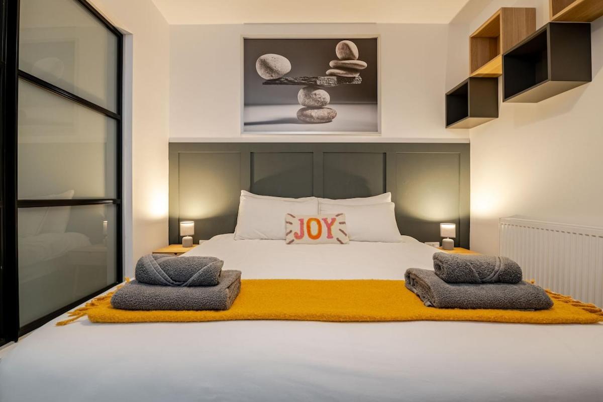 Brand New Apt - Beach Breeze Spacious 1-Bedroom Apartment With Parking - Sleeps 4 Ppl- Internet 伯恩茅斯 外观 照片