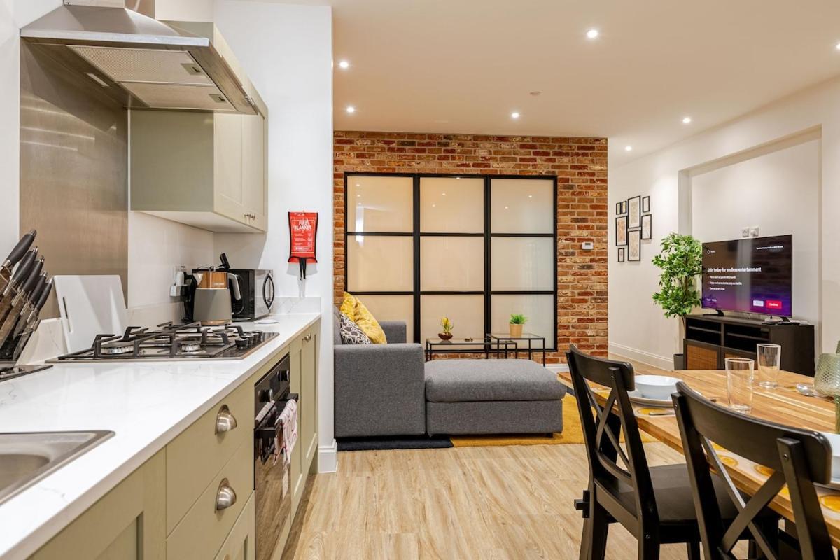 Brand New Apt - Beach Breeze Spacious 1-Bedroom Apartment With Parking - Sleeps 4 Ppl- Internet 伯恩茅斯 外观 照片
