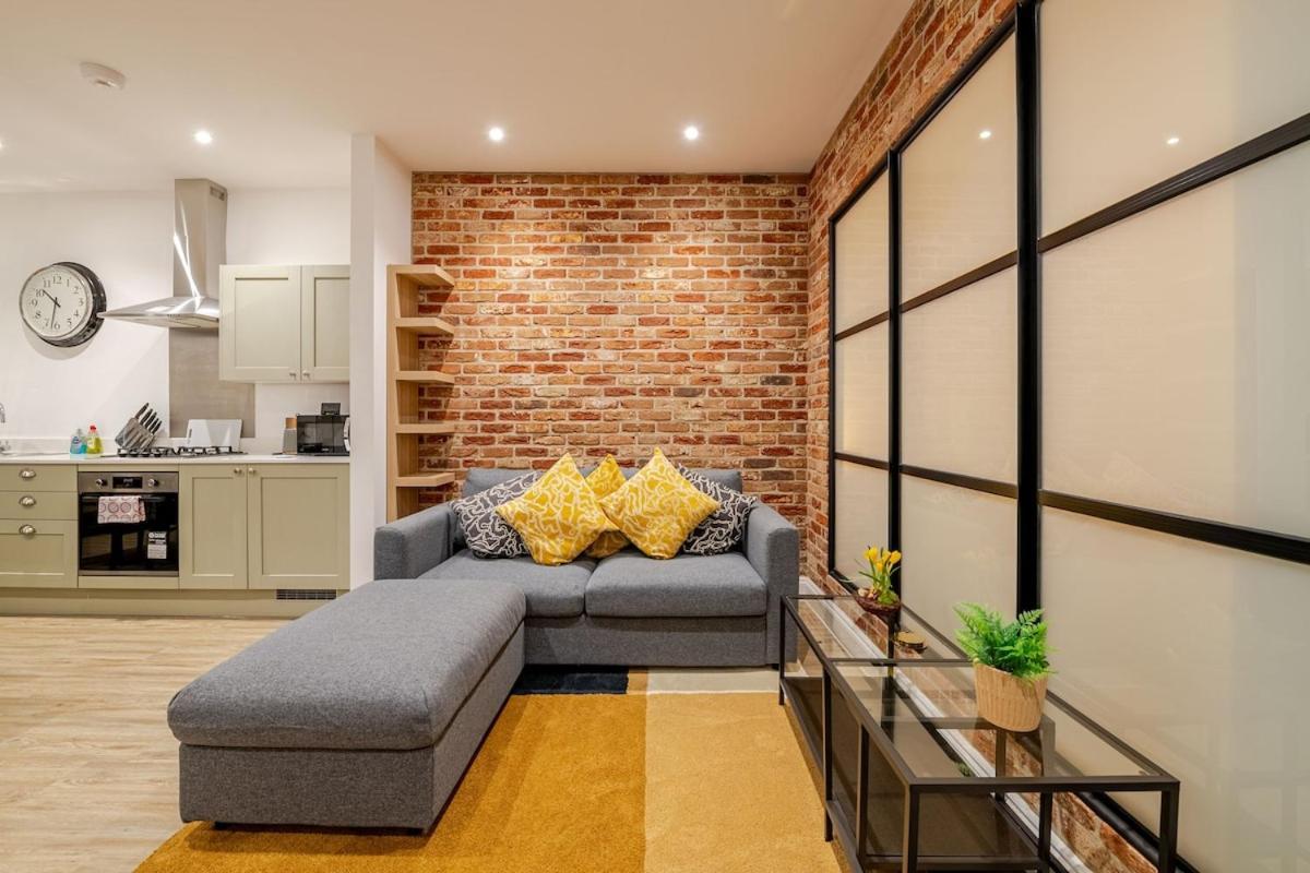 Brand New Apt - Beach Breeze Spacious 1-Bedroom Apartment With Parking - Sleeps 4 Ppl- Internet 伯恩茅斯 外观 照片