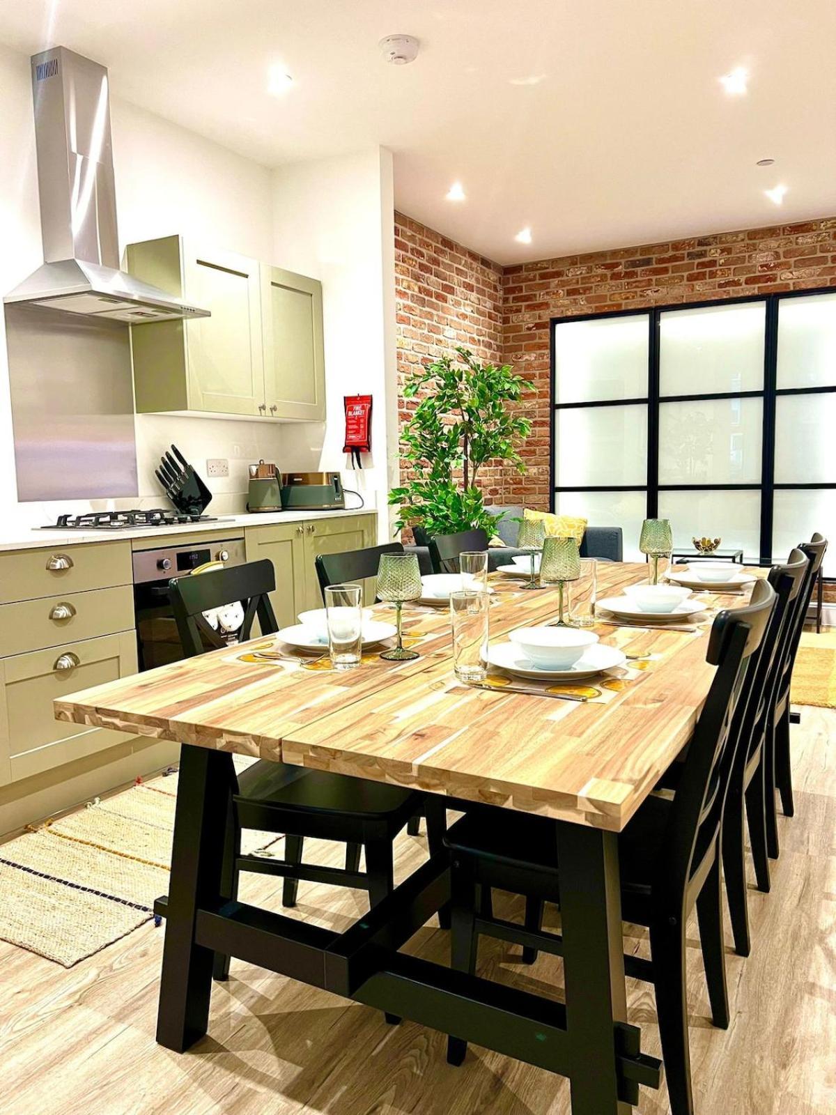 Brand New Apt - Beach Breeze Spacious 1-Bedroom Apartment With Parking - Sleeps 4 Ppl- Internet 伯恩茅斯 外观 照片