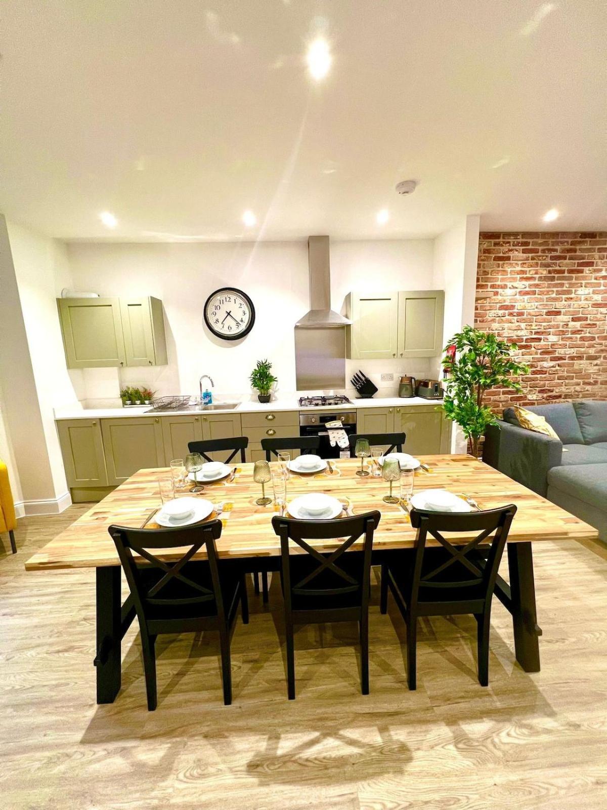 Brand New Apt - Beach Breeze Spacious 1-Bedroom Apartment With Parking - Sleeps 4 Ppl- Internet 伯恩茅斯 外观 照片