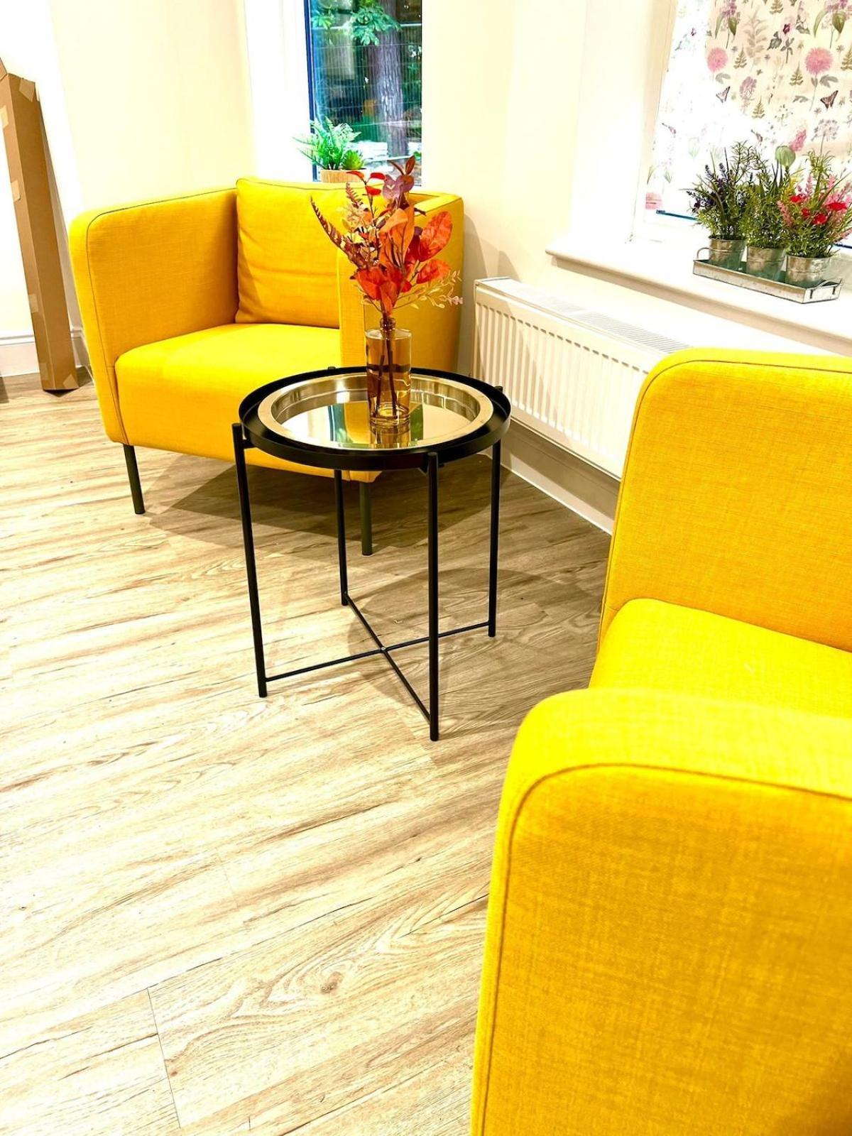 Brand New Apt - Beach Breeze Spacious 1-Bedroom Apartment With Parking - Sleeps 4 Ppl- Internet 伯恩茅斯 外观 照片